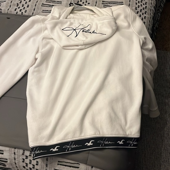 Hollister hoodie - Picture 3 of 4